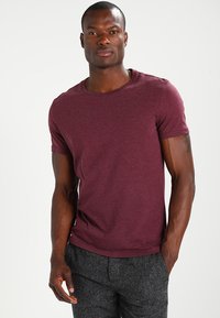 Pier One - Basic T-shirt - bordeaux Thumbnail Image 1