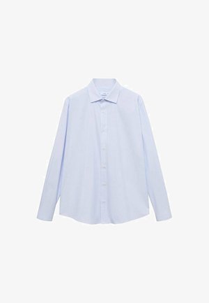 Ljusblå långärmad skjorta med krage som knappas ner. Tillverkad av ett slätt tyg med vertikala vita ränder och sju knappar fram.