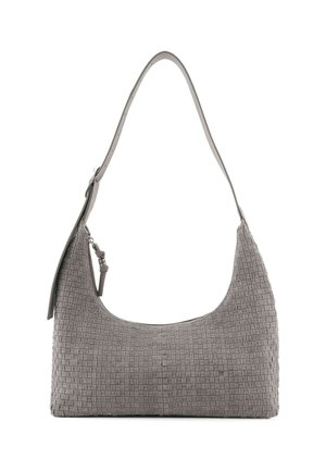 Borsa a tracolla in pelle intrecciata grigia con manico curvo, caratterizzata da una superficie texture e una chiusura con zip. Forma compatta e rettangolare.