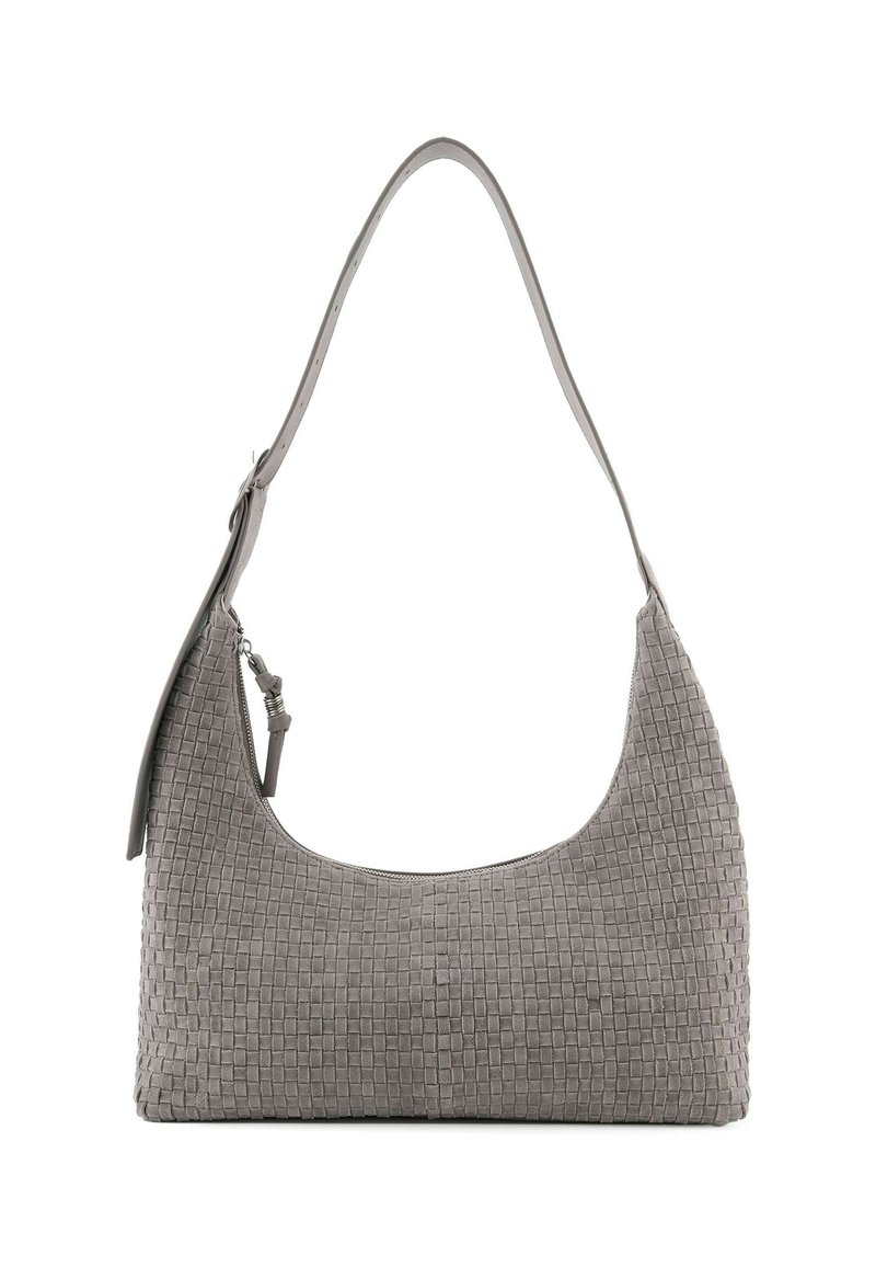 Borsa a tracolla in pelle intrecciata grigia con manico curvo, caratterizzata da una superficie texture e una chiusura con zip. Forma compatta e rettangolare.