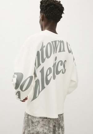 Bershka, ROUND NECK PLUSH WITH PRINT - SWEATSHIRT - T-shirt à manches longues - white
