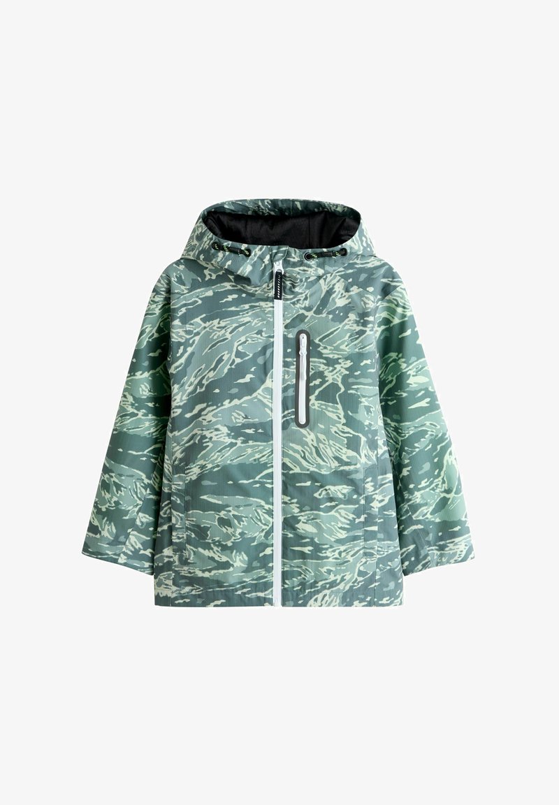 Veste à capuche à motif camouflage vert et gris avec une fermeture éclair frontale et une poche poitrine zippée verticale.