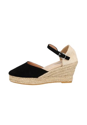 Alpargata de cuña negra y beige con suela de yute trenzado, puntera cerrada y correa ajustable en el tobillo con hebilla plateada.