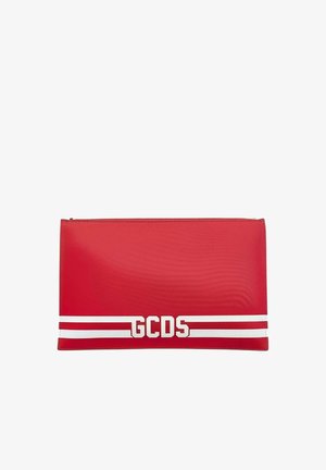 Pochette rettangolare rossa con doppie strisce bianche e logo GCDS bianco al centro nella parte inferiore anteriore.