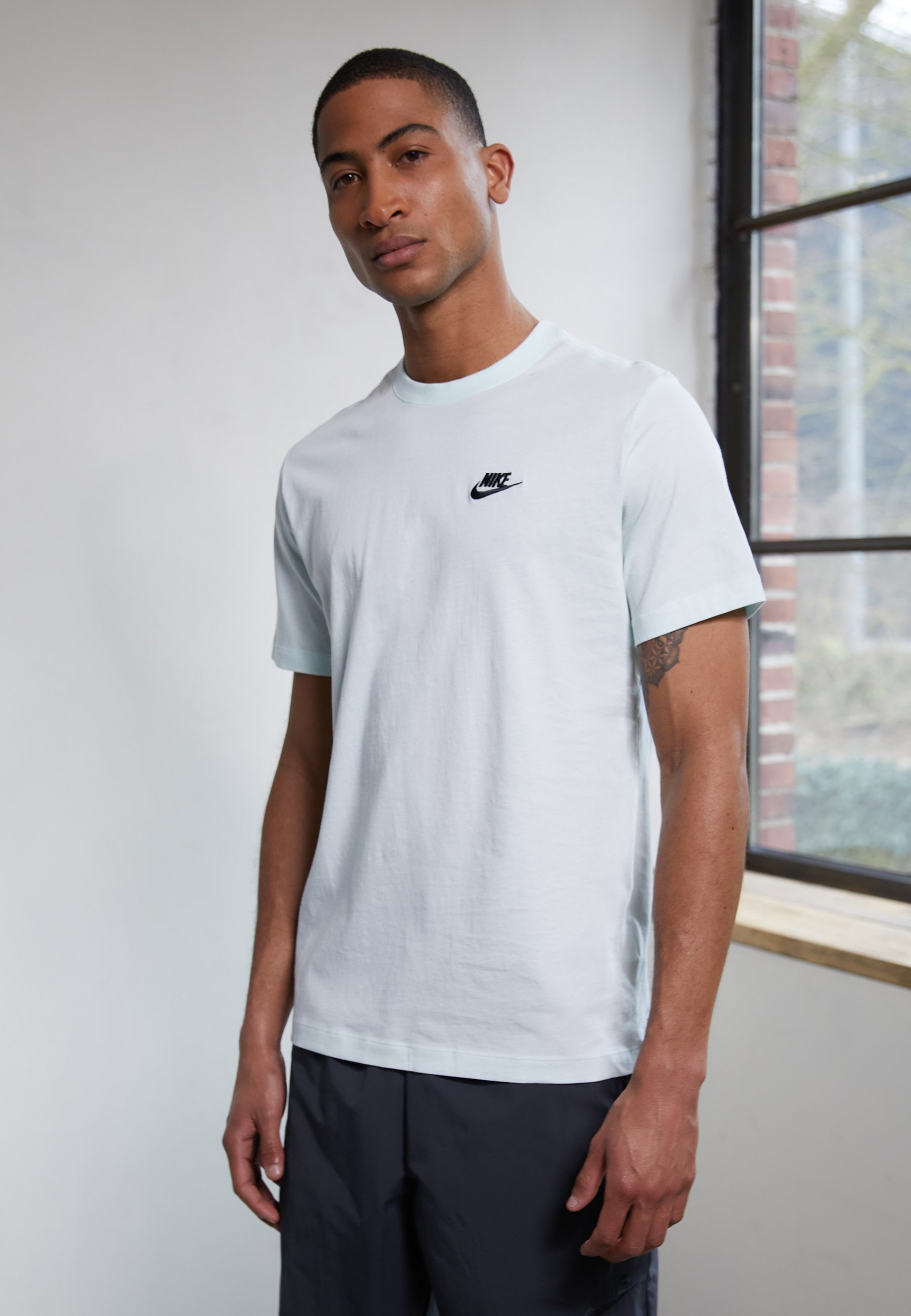 tee shirt nike homme