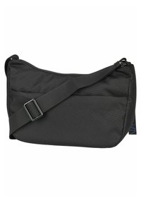Bolso cruzado de tela negra con correa ajustable, cierre de cremallera, textura suave y dos compartimentos frontales para almacenamiento.