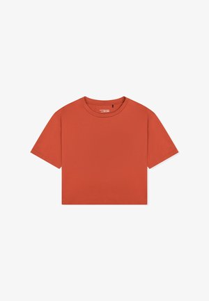 Kurzärmeliges T-Shirt in Rostorange mit Rundhalsausschnitt, flach auf weißem Hintergrund liegend.