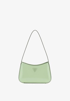 Sac à main rectangulaire vert clair avec une fine bandoulière et une plaque triangulaire avec le logo Guess au centre devant.