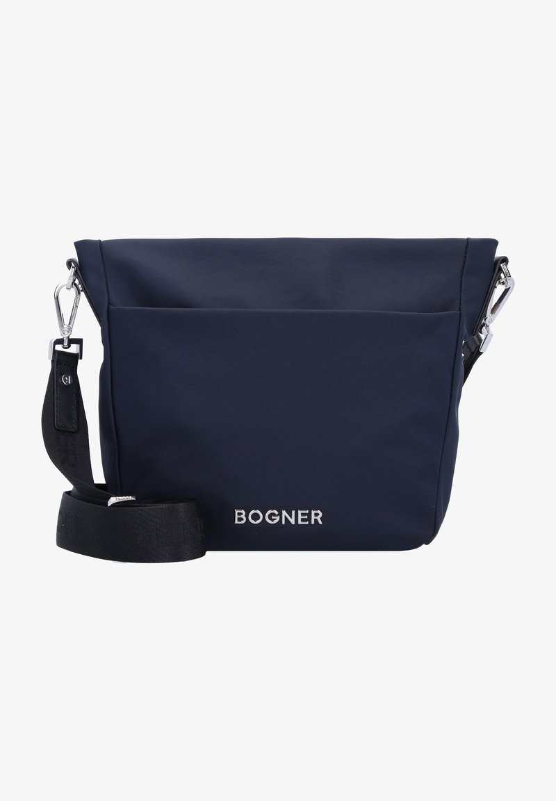 Borsa a spalla blu navy realizzata in nylon morbido, con una tasca frontale, hardware argento e una tracolla nera regolabile con dettagli del logo.