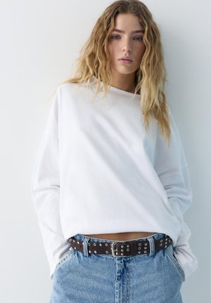 PULL&BEAR WITH EYELETS - Curea - brown
