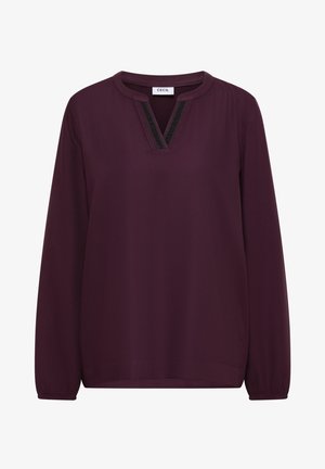 Viininpunainen pitkähihainen pusero, jossa V-aukko, kaulan musta teksturoitu saumakantti ja laskostetut hihansuut. Pehmeä kangas sileällä pinnalla.