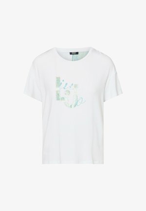 Hvid t-shirt med korte ærmer og rund halsudskæring med lyseblåt og grønt "LJ"-logo med dekorativt mønster foran.