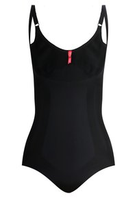 Zwarte bodysuit met verstelbare bandjes; gladde stof, shapewear-panelen aan de zijkanten en een logo-label in het midden in het rood.