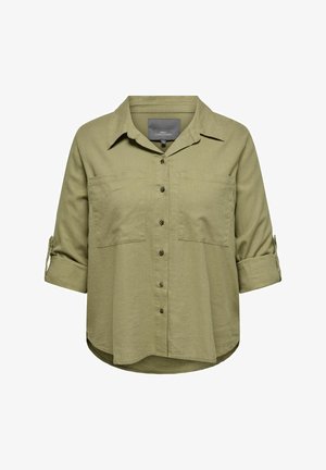 Olivově zelená košile na knoflíky vyrobená z měkké tkaniny, s límečkem, dvěma předními kapsami, s ohrnovacími rukávy a zaobleným spodním lemem.