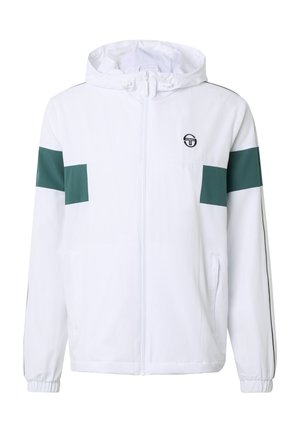 Chaqueta blanca con capucha y cremallera, con rayas horizontales verdes en las mangas y un pequeño logo negro en el pecho izquierdo.