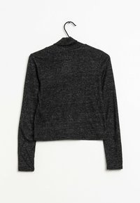 Grauer, taillierter Langarm-Top aus einem weichen, strukturierten Stoff. Hat einen runden Ausschnitt und enganliegende Ärmel.