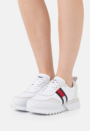 FASHION RUNNER - Zapatillas - white