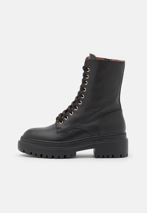 Enkellaarsjes met plateauzool - black