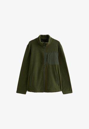 Olijfgroene fleece jas met hoge kraag, volledige rits, textuur patchzak op de linker borst en twee zijzakken. Zacht, warm materiaal.