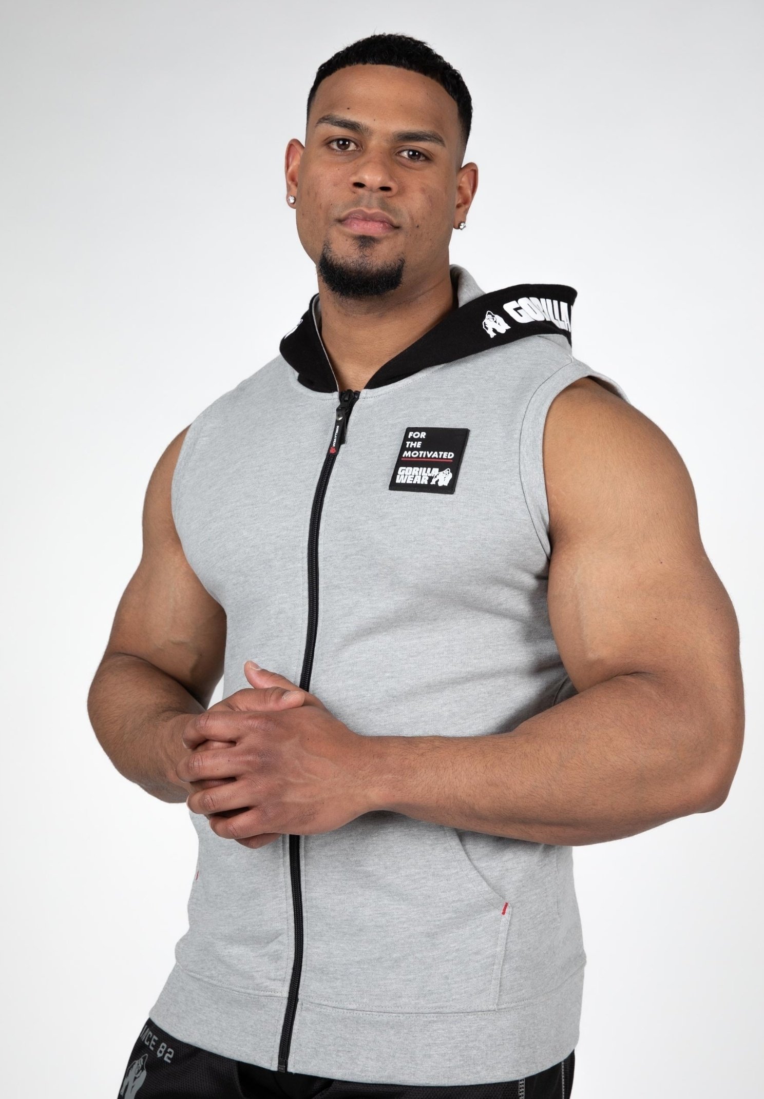 トップス milk HYEON tsubomi gilet Gorilla Wear MILWAUKEE ZIPPED HOODIE - Bodywarmer - grey/grijs