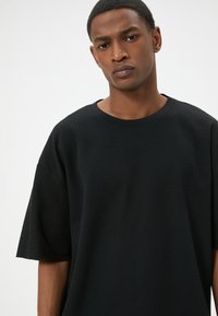 Koton - T-shirt basic