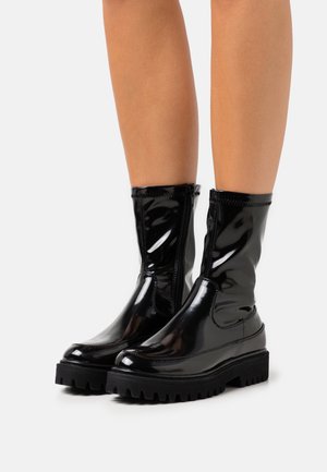 Even&Odd, Bottines à plateau - black
