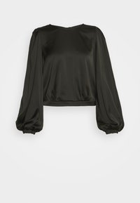 Blusa nera di raso a maniche lunghe con maniche a sbuffo e polsini elastici, scollatura rotonda e orlo a vita aderente.