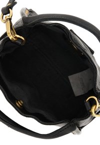 Borsa a tracolla in pelle nera con una texture liscia, accessori in oro e un ampio interno con fodera nera semplice e etichetta del marchio.