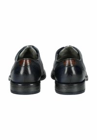Scarpe in pelle di un blu scuro con superfici lisce e testurizzate, dotate di un accento in pelle marrone sul tallone e suola in gomma per una buona trazione.