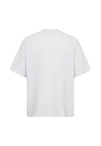 Hvid t-shirt med afslappet pasform, korte ærmer og rund hals. Fremstillet af bomuld, glat tekstur og enkelt design uden mønstre.