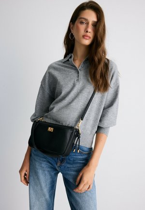 Stradivarius, CROSSBODY SHOULDER BAG WITH CLOSURE - Handtasche - black