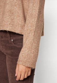 Vero Moda Stickad tröja - brown