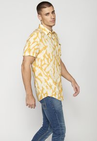 Koroshi SHORT SLEEVE - Ing - ocre ochre