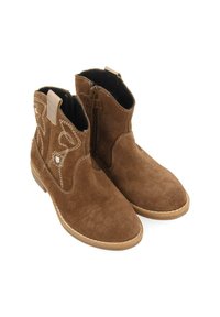 Stivali ankle in suede marrone con zip laterale, cuciture decorative e tacco basso. Presentano una superficie testurizzata e una punta arrotondata.