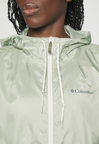 Columbia FLASH FORWARD™ WINDBREAKER - Veste coupe-vent - safari/stone green
