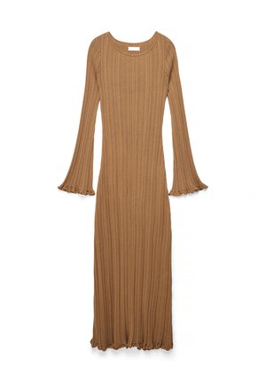 Midi obleka z dolgimi rokavi iz rebrastega pletenega blaga v kamelji barvi, z razširjenimi volanastimi robovi na manšetah in spodnjem delu, okroglim izrezom in oprijetim krojem.