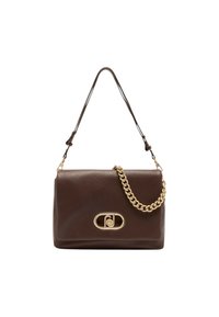 Sac à main en cuir marron avec accent en chaîne dorée, de forme rectangulaire, texture lisse et un fermoir ovale distinct à l'avant. Bandoulière ajustable.
