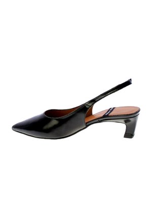 Stivali slingback in pelle verniciata nera con punta affusolata e tacco a blocco basso, caratterizzati da un dettaglio a taglio sul lato e una finitura liscia.
