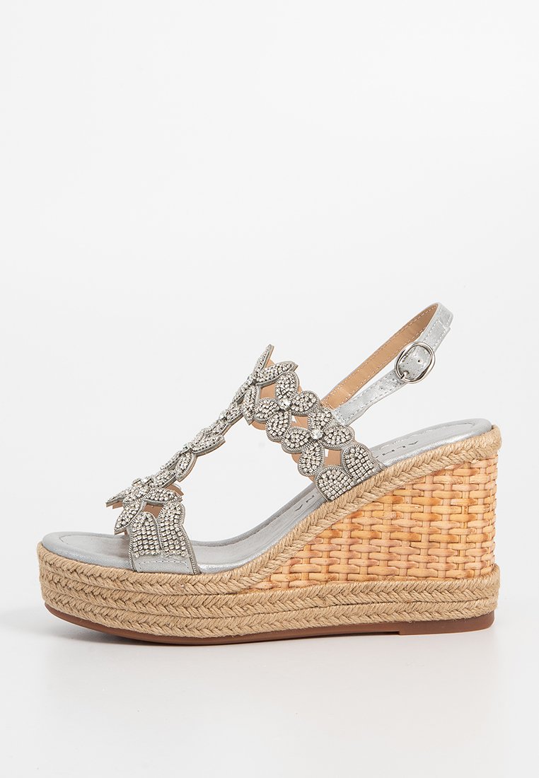 Alma en Pena Sandalen met sleehak zilverkleurig