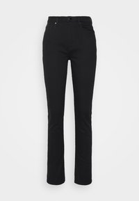 Jeans de mezclilla negra con corte recto, que cuentan con un cierre frontal de botón, cinturilla con trabillas y cinco bolsillos. Textura lisa, diseño clásico.