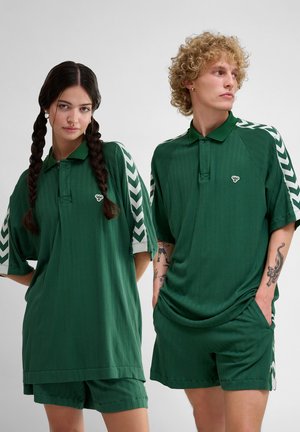 Hummel LOOSE UNISEX - Poloshirts - eden