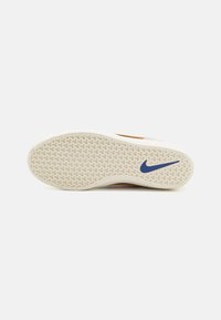 Nike SB SB FORCE 58 PREMIUM - Sapatilhas - light bone/cosmic clay/black/astronomy blue/sesame/sail