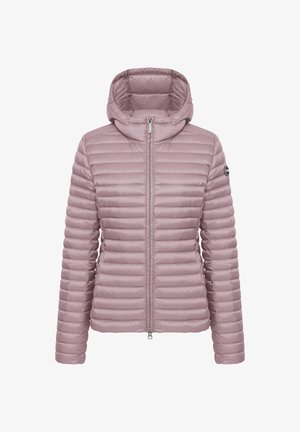 Geacă matlasată ușor mov deschis, cu glugă, cusături orizontale, fermoar frontal complet și patch cu logo pe mâneca stângă.