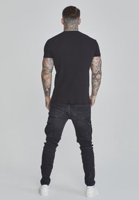 SIKSILK T-shirts basic - black