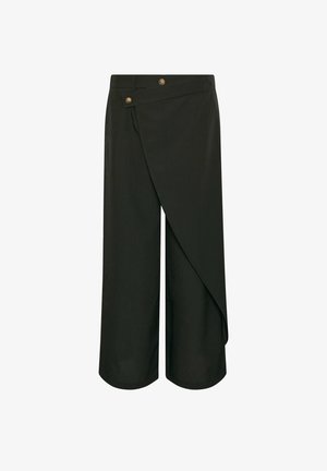 Pantalon noir à jambes larges avec un devant portefeuille asymétrique maintenu par deux boutons marron à la taille.