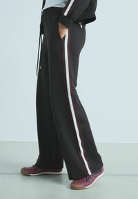 Next SIDE STRIPE JOGGERS - Träningsbyxor - black white