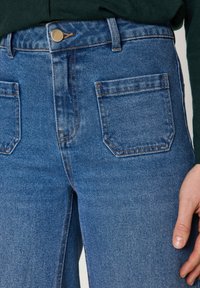 Maison 123 LEA CROPPED - Jeans a zampa - stone used