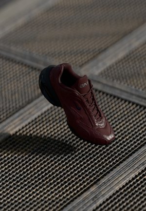AIR MAX MUSE SE - Sneakers laag - burgundy crush/metallic dark grey/black/anthracite