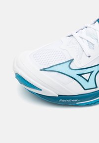 Mizuno WAVE LIGHTNING Z8 - Chaussures de volley - white/moroccan blue/silver