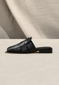 Επιλέχθηκε, black